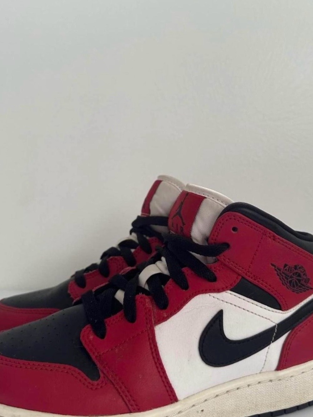 Jordan 1 Mid ‘Chicago’ sneakers